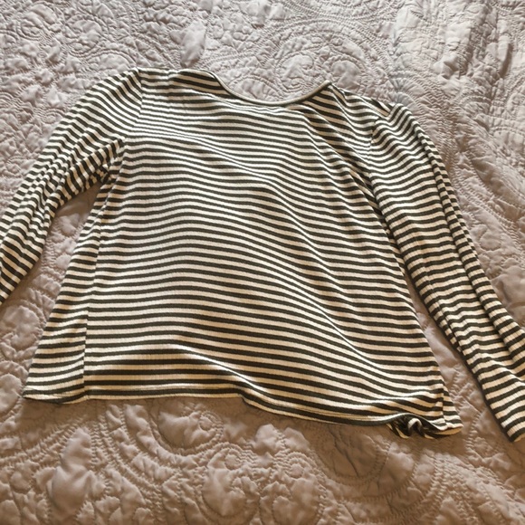 green and white top price drop welcome new!! - Picture 1 of 2